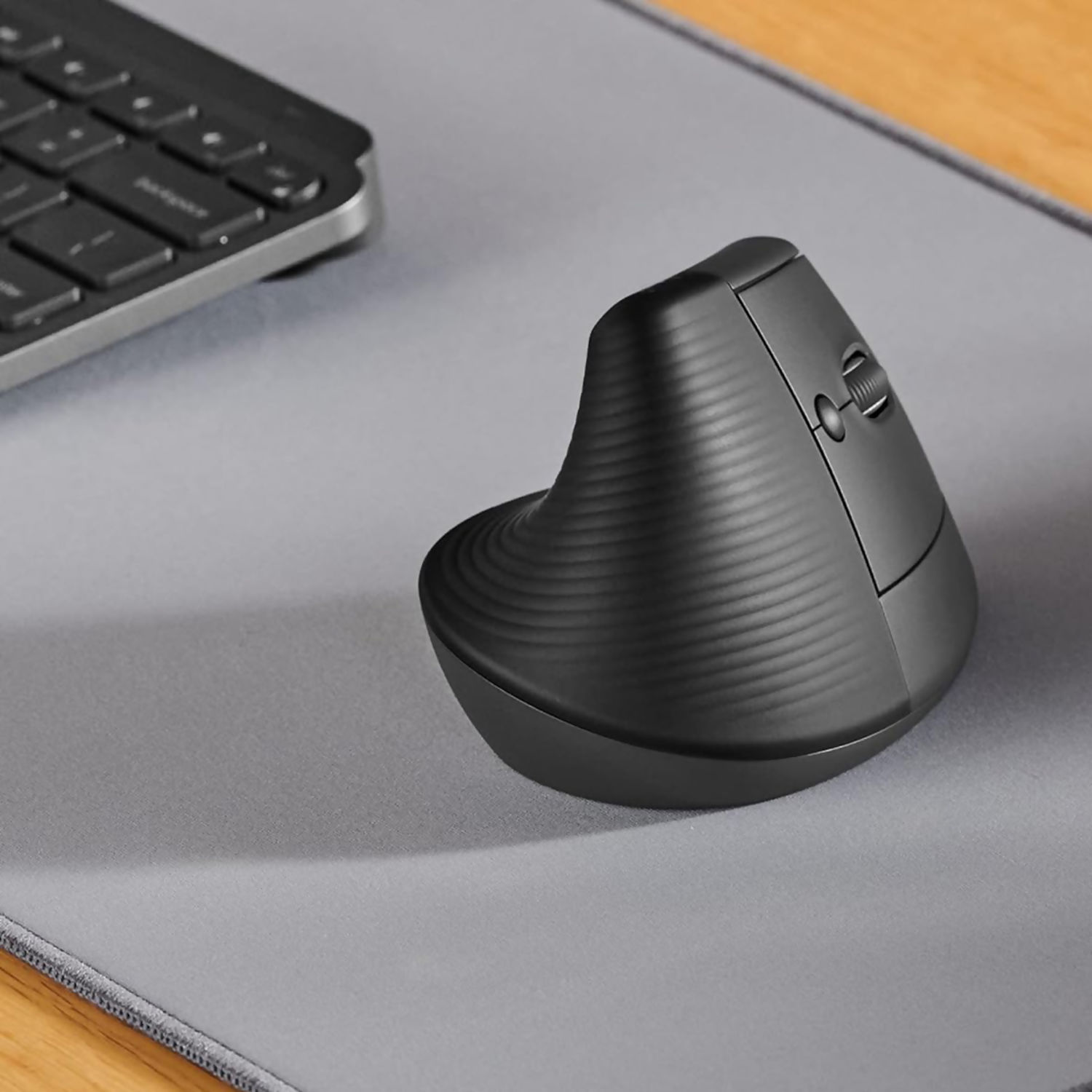 Logitech-Lift-Vertical-Ergonomic-Bluetooth-Mouse-Desk